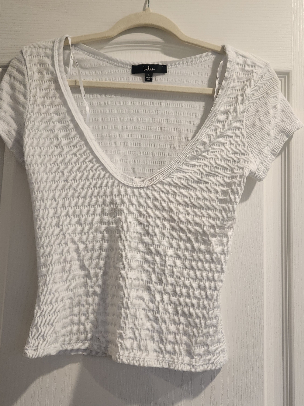 Lulu's White Textured Scoop Neck Short Sleeve Tee S Euc